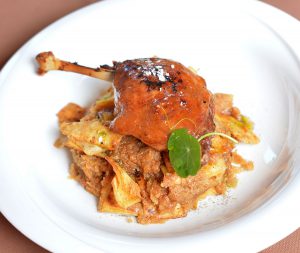 Kistücsök Étterem FOOD & ROOM****: Kacsacomb káposztás cvekedlivel